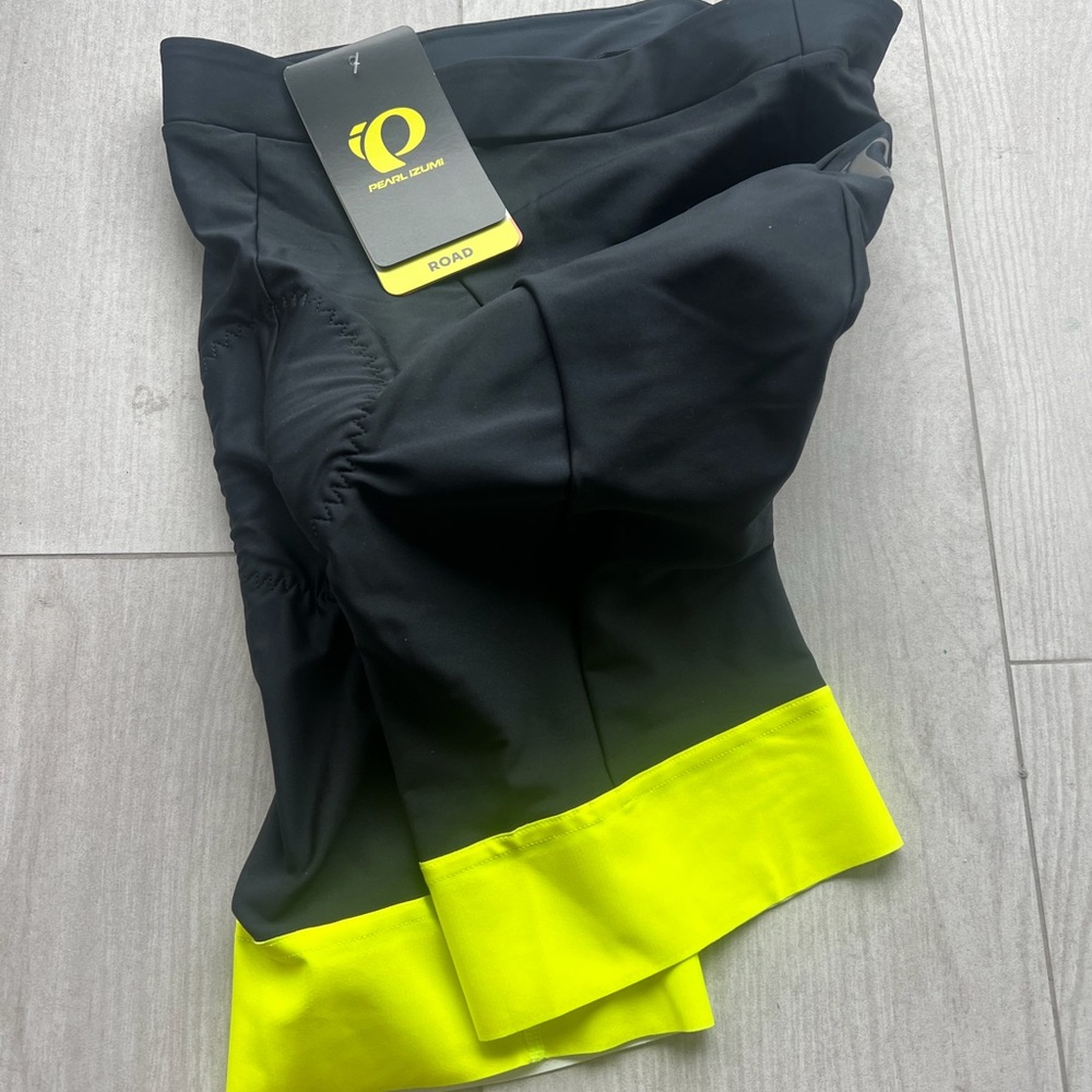 Pearl Izumi Black Attack Shorts - Picture 2 of 4